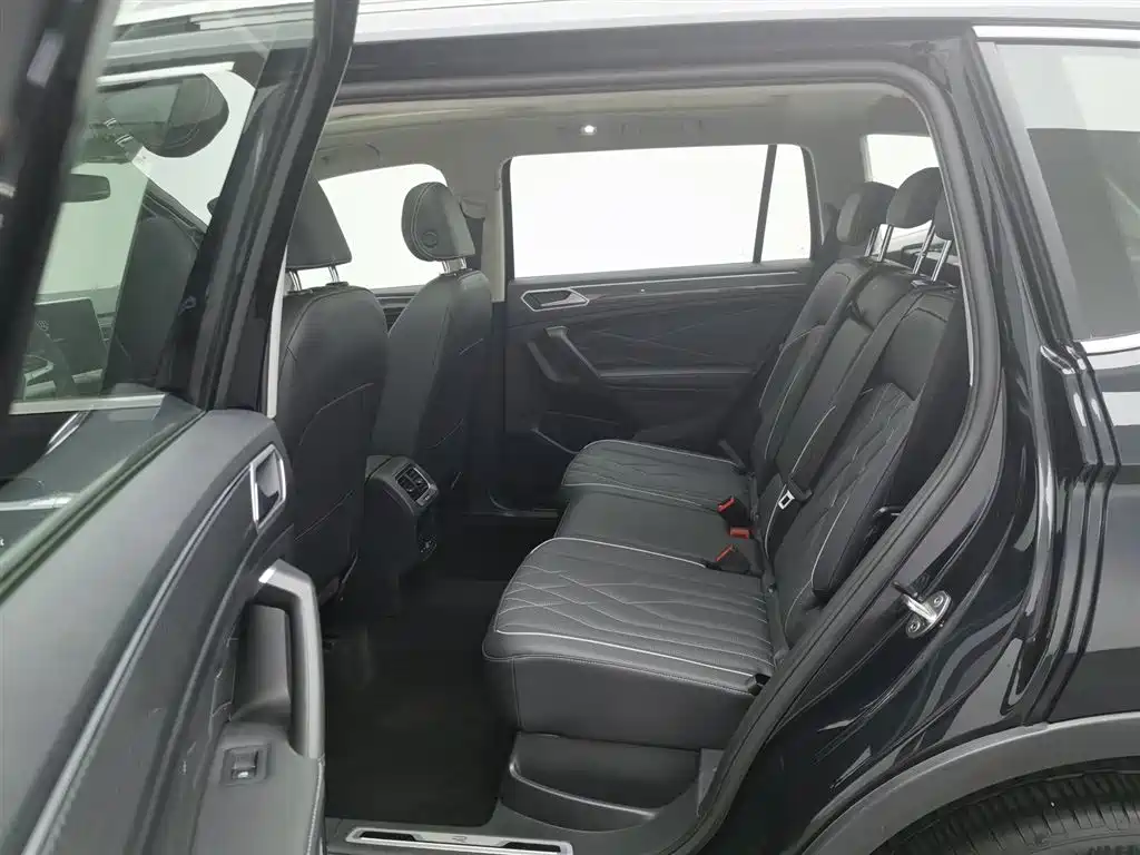 Tiguan L 2024 330TSI automatic two-wheel drive R-Line version купить на сайте DeffCars