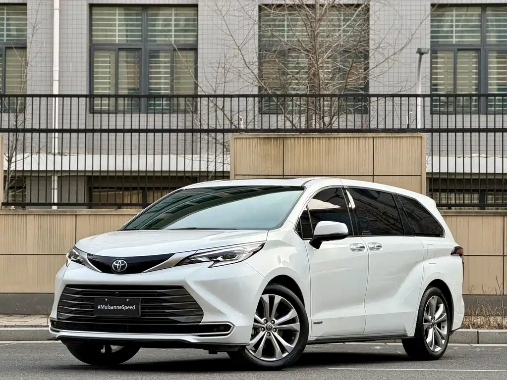 SIENNA 2023 2.5L Hybrid Premium Edition купить на сайте DeffCars