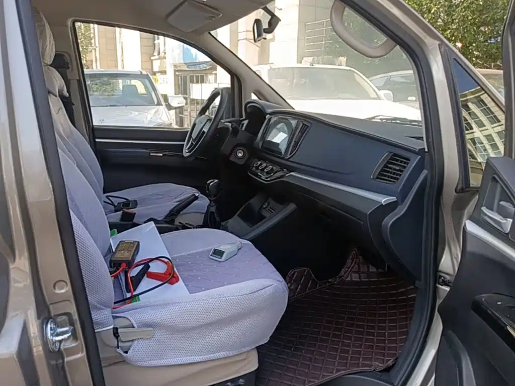 Lingzhi 2024 M5L 1.5T manual basic model 7 seats купить на сайте DeffCars