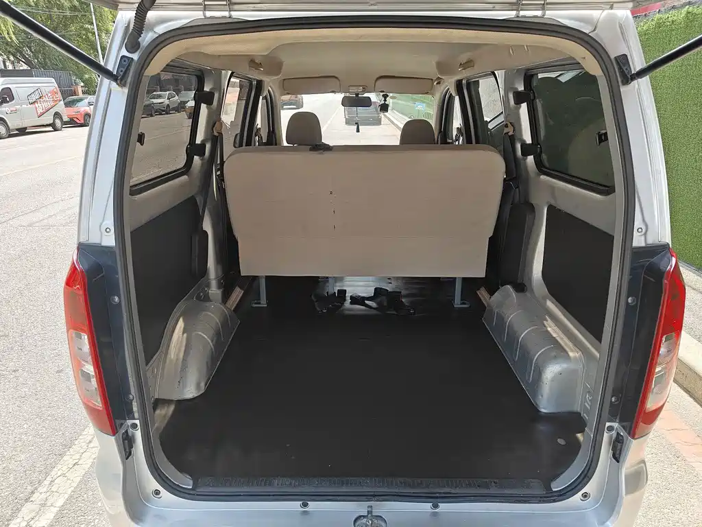 Wuling Hongguang V 2022 1.5L Enjoyable Edition Electric Power Assist LAR купить на сайте DeffCars