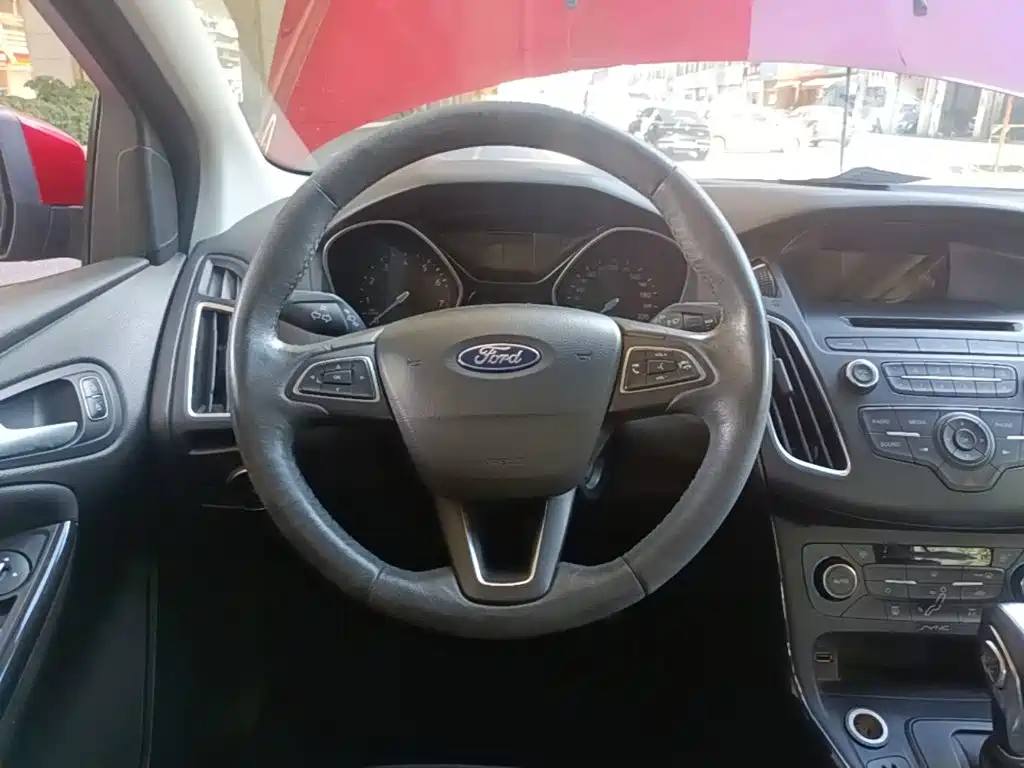 Focus 2015 hatchback 1.6L automatic fashion model купить на сайте DeffCars