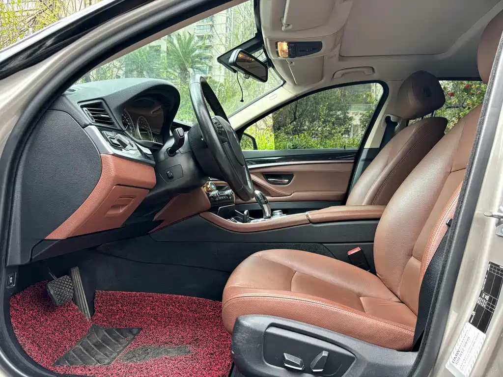 BMW 5 Series 2014 520Li Elegant купить на сайте DeffCars