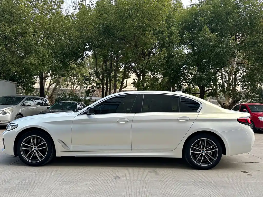 BMW 5 Series 2022 525Li M Sports Package купить на сайте DeffCars
