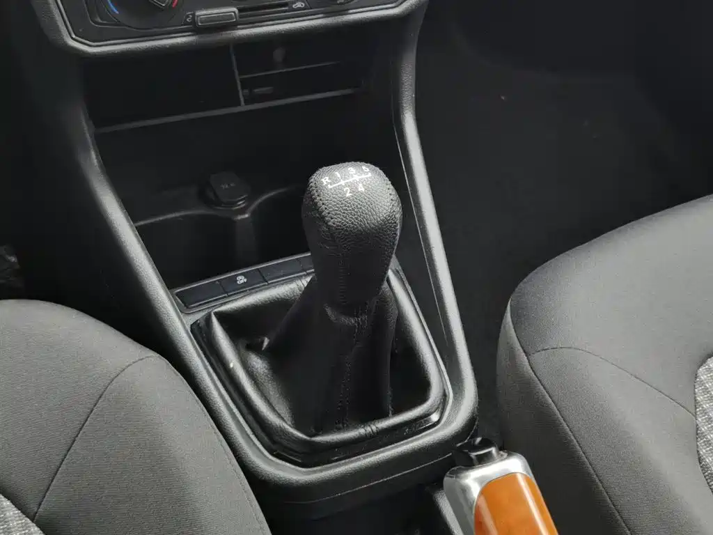 Santana 2019 1.5L Manual Fashion Edition National VI купить на сайте DeffCars