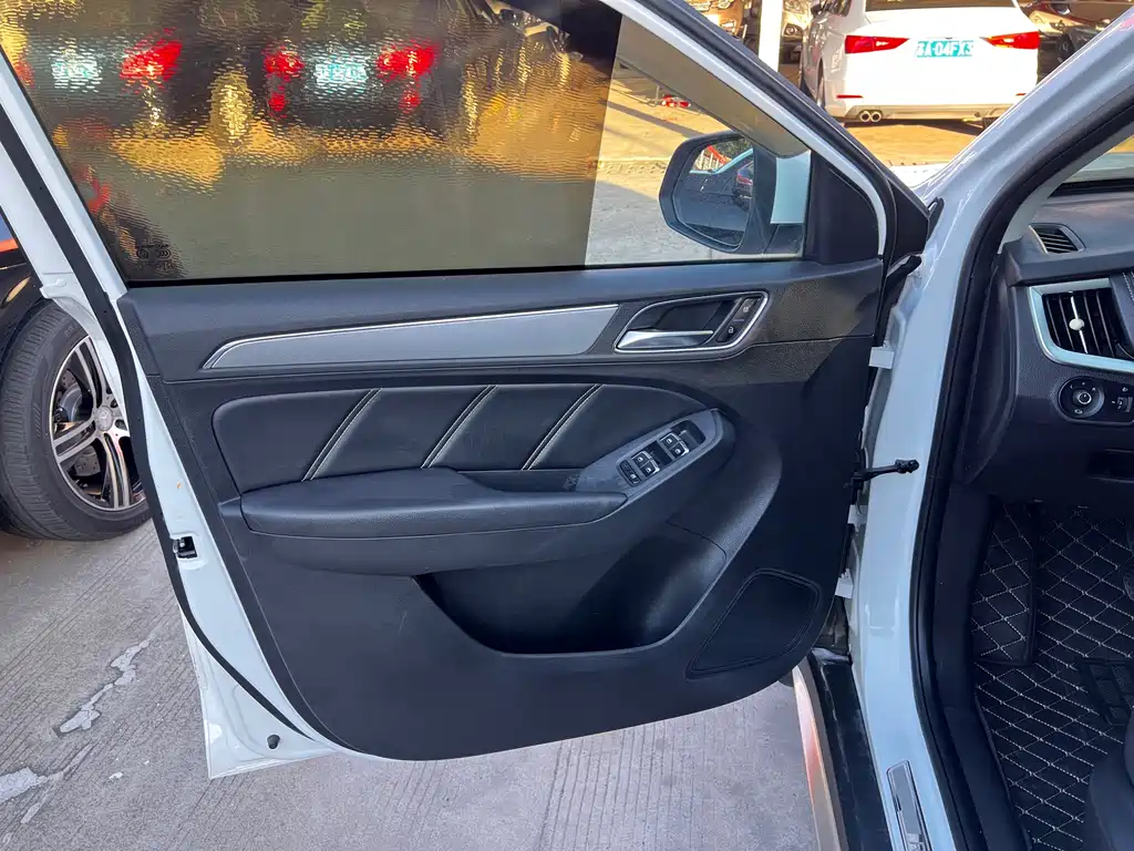 Roewe RX5 2018 20T two-wheel drive automatic flagship version купить на сайте DeffCars