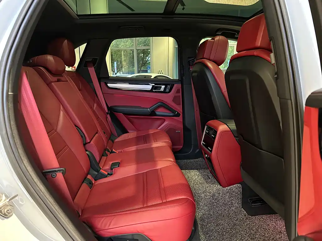 Cayenne New Energy 2023 Cayenne E-Hybrid 2.0T Platinum Edition купить на сайте DeffCars