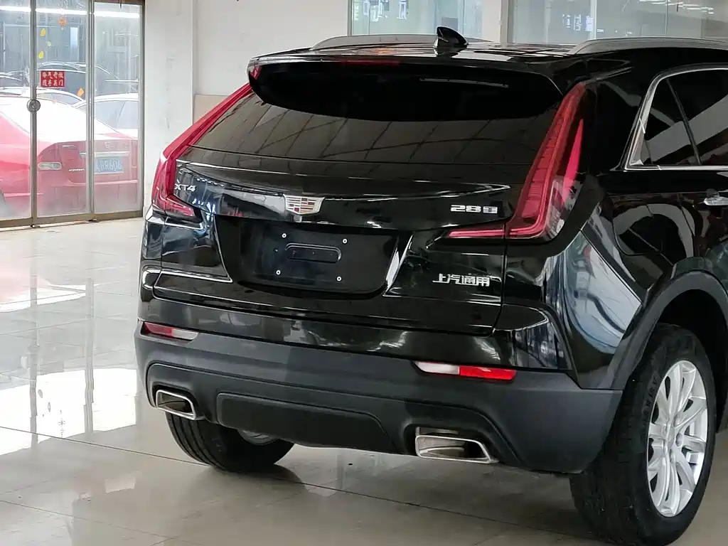 Cadillac XT4 2022 28T two-wheel drive fashion model купить на сайте DeffCars