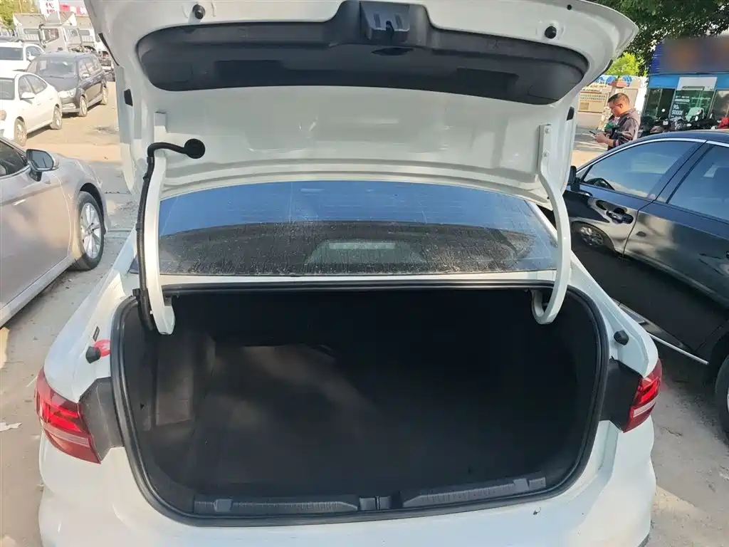 Lavida 2023 1.5L automatic Deyi version купить на сайте DeffCars