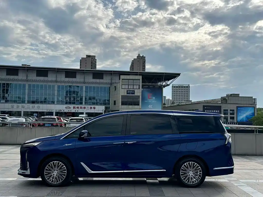 Buick GL8 New Energy 2024 Lu Zun Luxury Edition 6 seats купить на сайте DeffCars