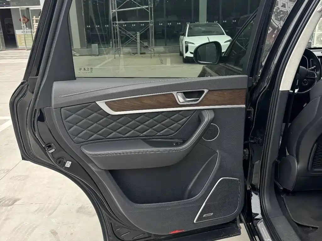 Hongqi HS7 2022 3.0T automatic four-wheel drive smart connected flagship version, five seats купить на сайте DeffCars
