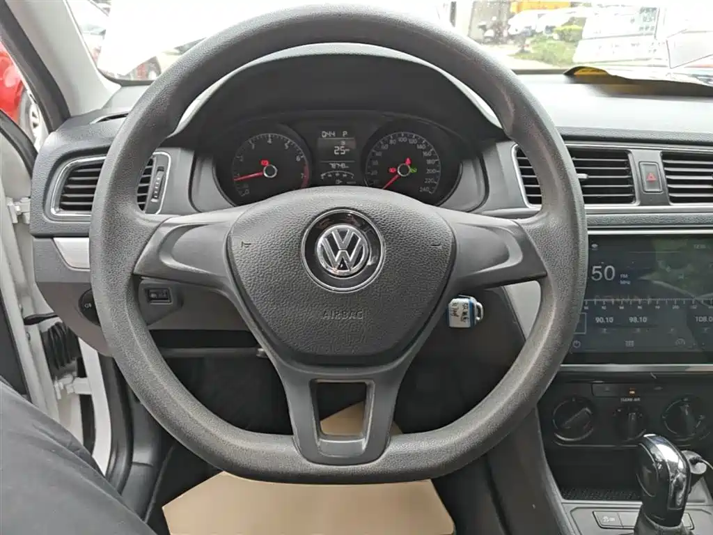 Lavida 2017 1.6L automatic fashion version купить на сайте DeffCars