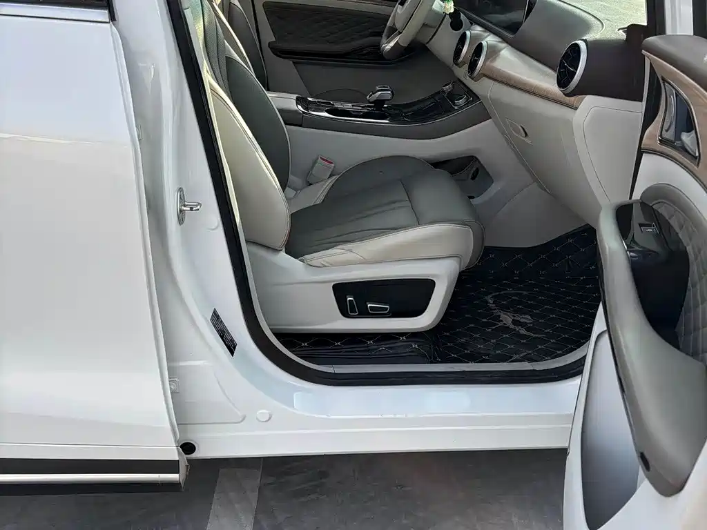 Fengxing Yacht 2022 1.5T DCT Wave Chasing Edition купить на сайте DeffCars