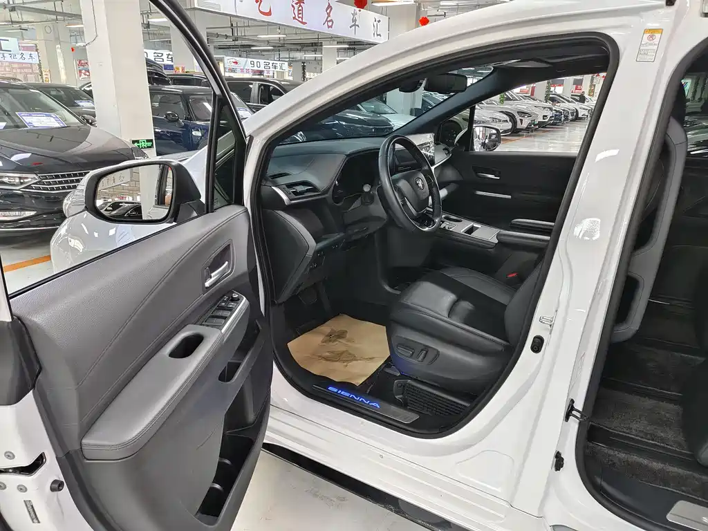 SIENNA 2023 2.5L Hybrid Premium Edition купить на сайте DeffCars