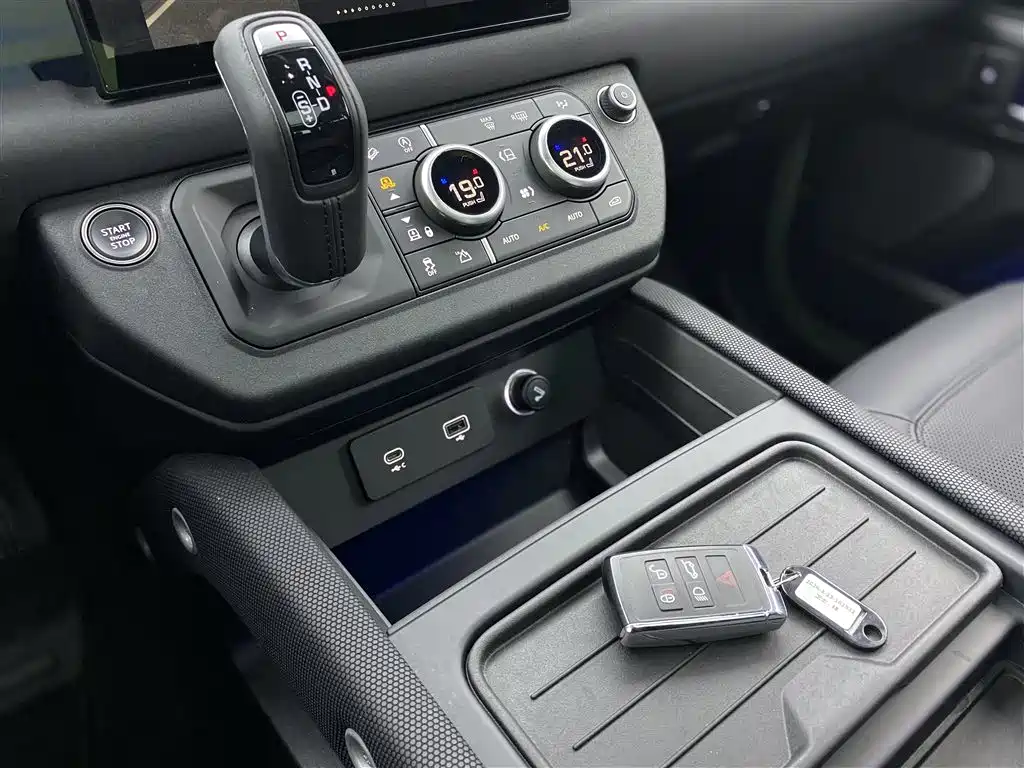 Land Rover Defender 2023 110 3.0T P400 75th Anniversary Legend Edition купить на сайте DeffCars