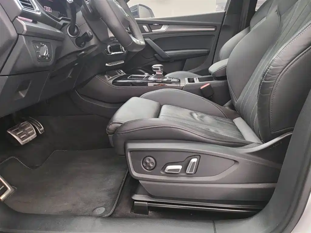 Audi Q5L 2024 40 TFSI luxury and dynamic model купить на сайте DeffCars