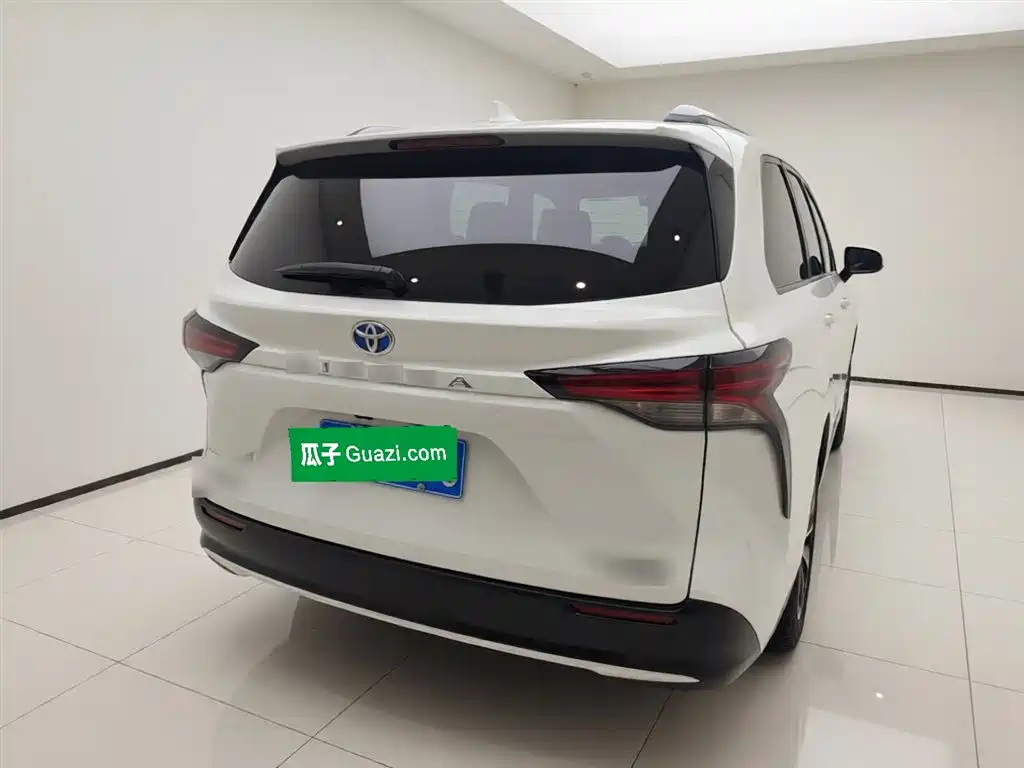 SIENNA 2023 2.5L Hybrid Platinum Edition купить на сайте DeffCars