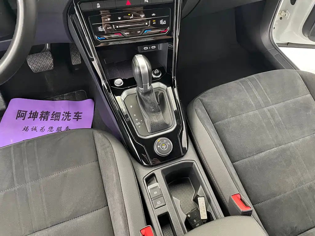 T-ROC 2021 facelift 280TSI DSG four-wheel drive luxury smart connected version купить на сайте DeffCars