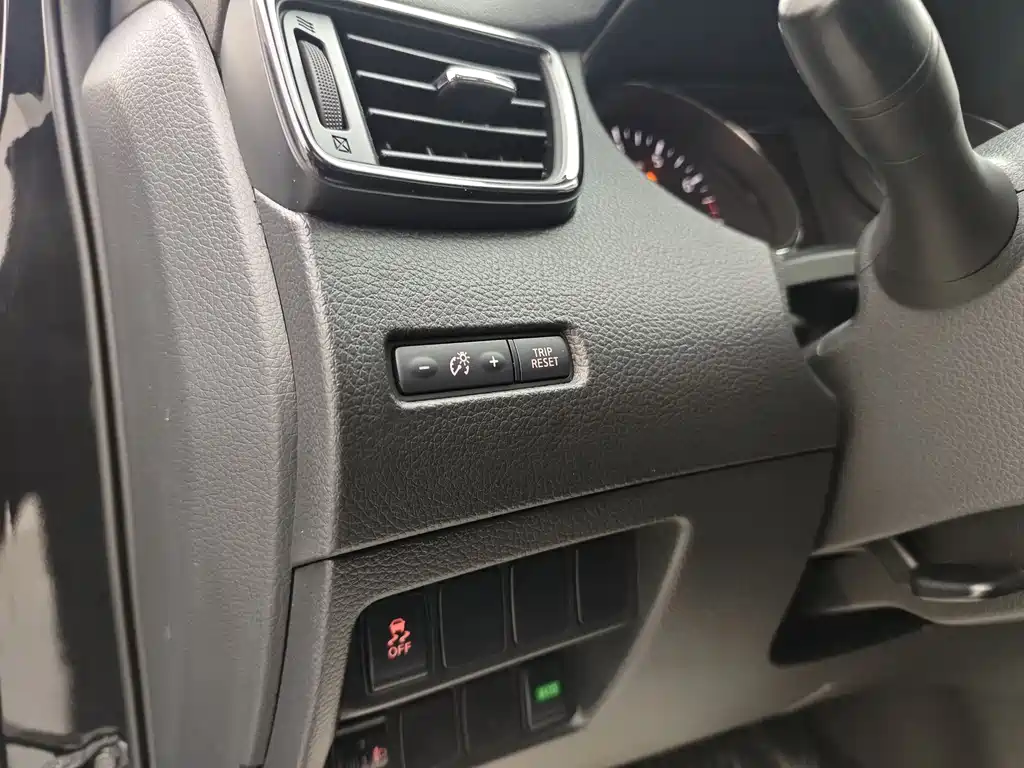 X-Trail 2017 2.0L CVT Comfort Edition 2WD купить на сайте DeffCars