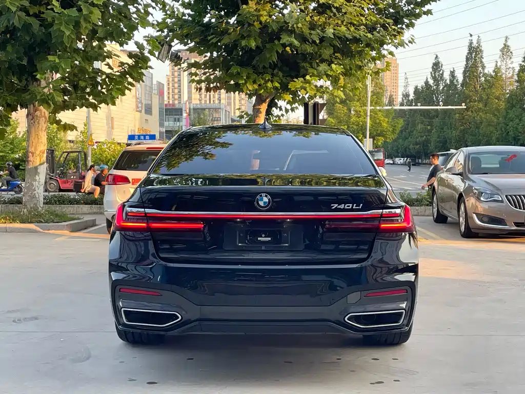 BMW 7 Series 2021 740Li Leading M Sports Package купить на сайте DeffCars