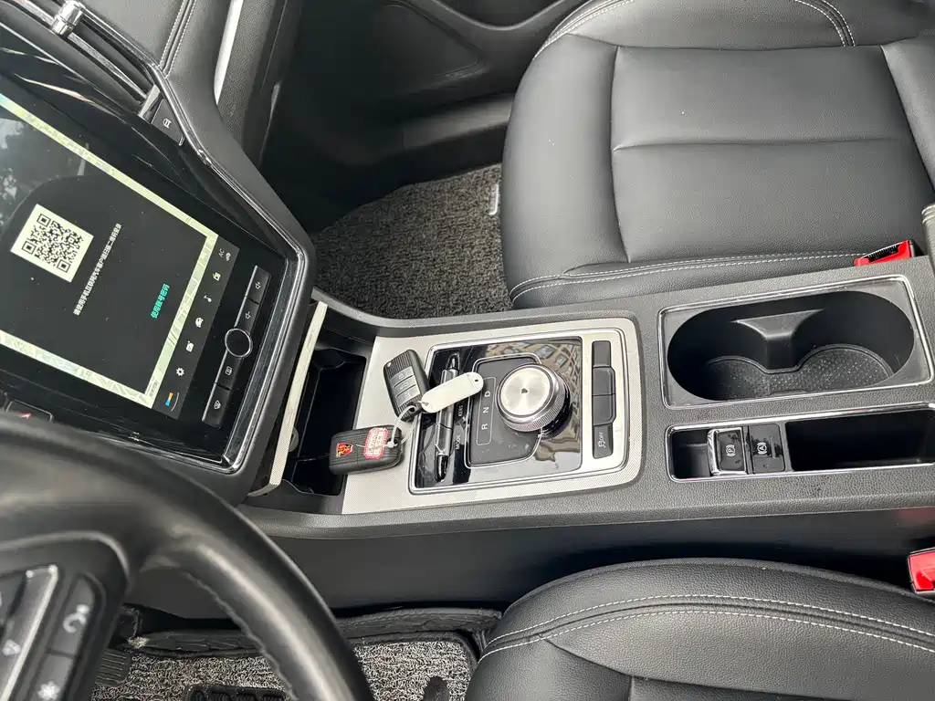 Roewe i6 New Energy 2017 45T Hybrid Internet Smart Edition купить на сайте DeffCars