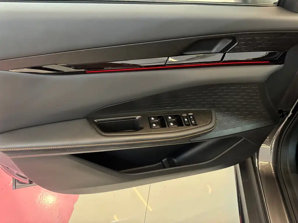 Changan UNI-V 2024 1.5T exclusive model купить на сайте DeffCars