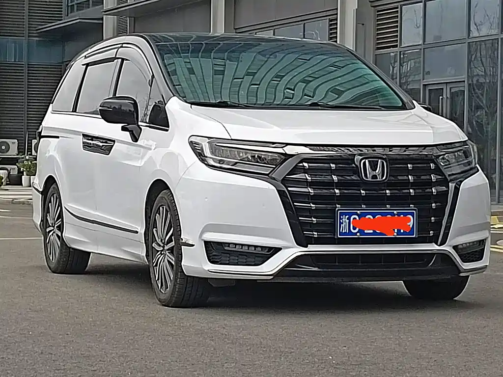 Alison 2022 2.0L e:HEV Deluxe Edition купить на сайте DeffCars