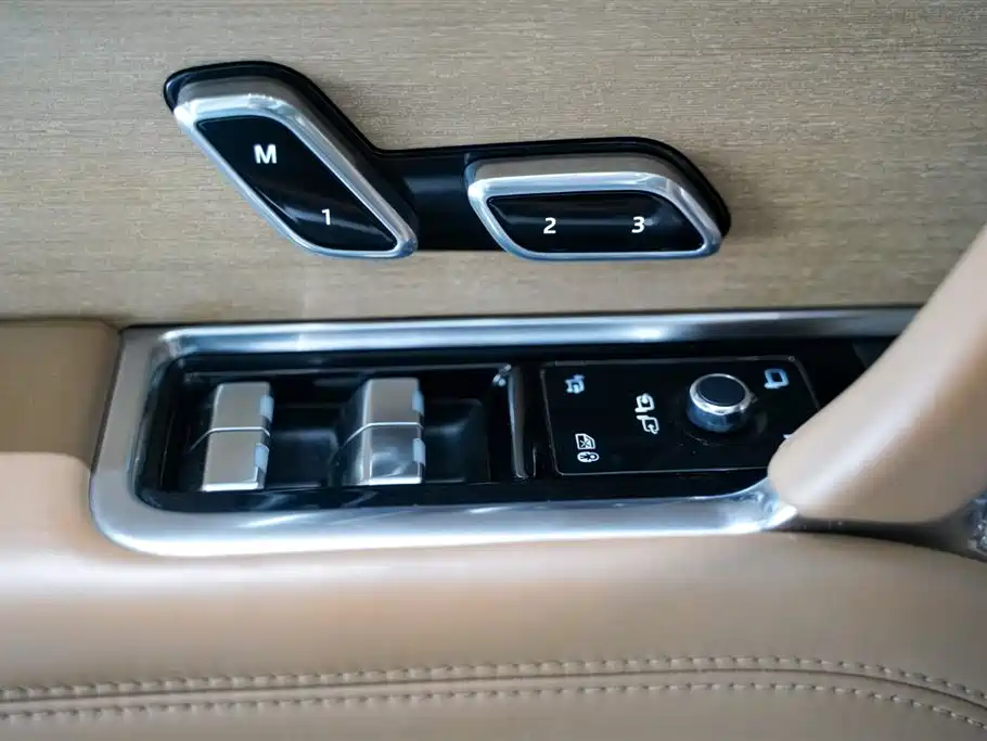 Range Rover 2023 4.4 V8 SV Honor Creation Extended Edition купить на сайте DeffCars