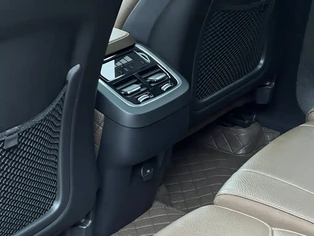 Volvo XC90 2024 B6 Zhiyi Luxury Edition 7 seats купить на сайте DeffCars