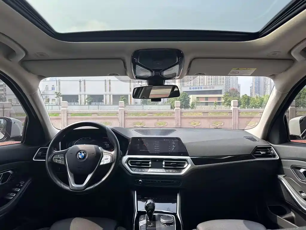 BMW 3 Series 2021 320i Sports Package купить на сайте DeffCars