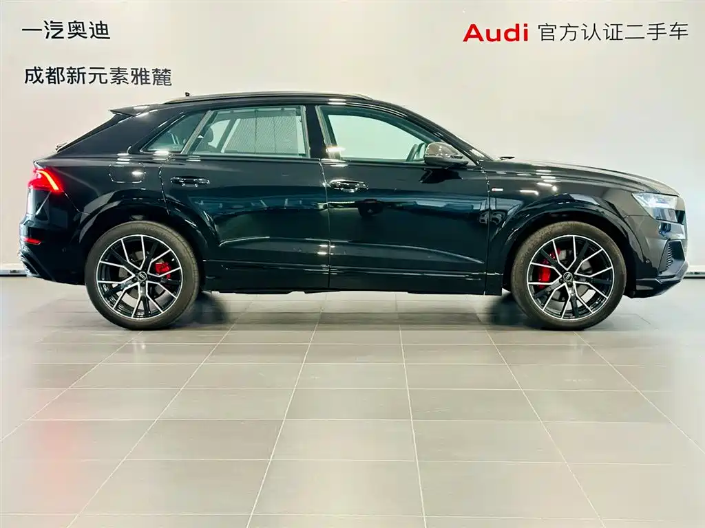 Audi Q8 2023 55 TFSI exclusive dynamic model купить на сайте DeffCars