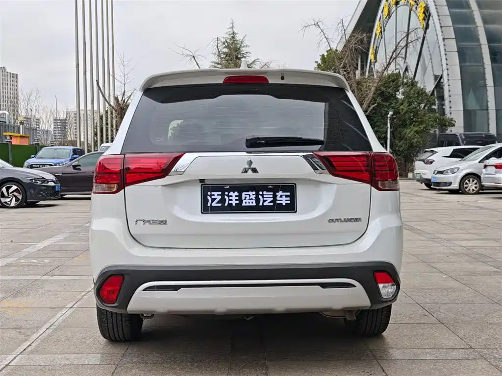 Outlander 2019 2.0L 2WD Enjoyable Edition, 7 seats, National VI купить на сайте DeffCars