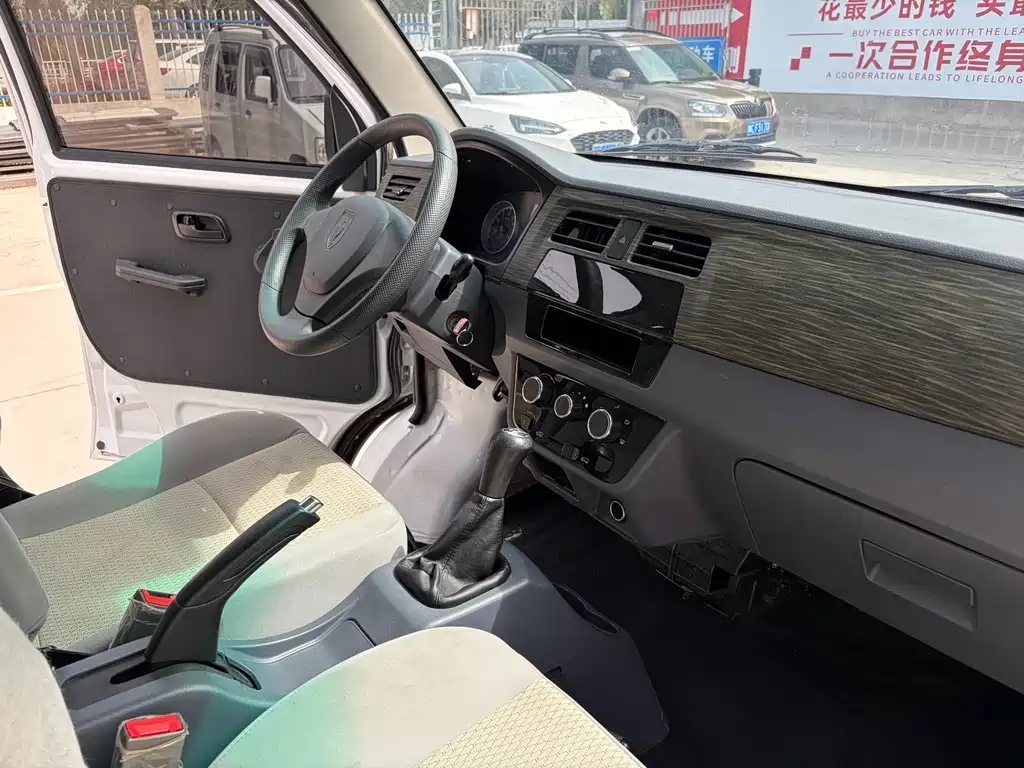 Hiace X30 2024 1.5L wealth van 2/5 seats front air-conditioning купить на сайте DeffCars