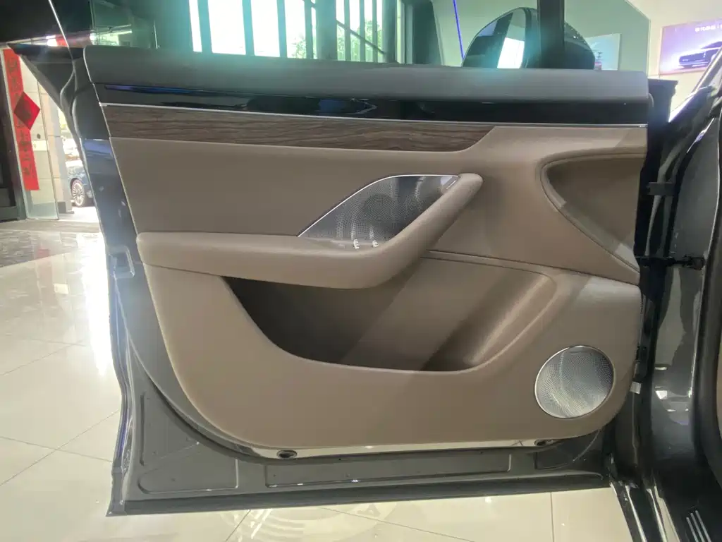 Zhijie R7 2025 extended range 251km Max купить на сайте DeffCars