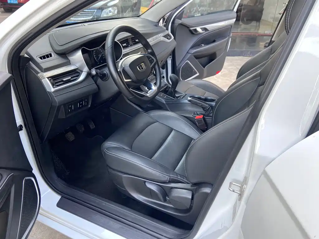 Emgrand 2019 Leading Edition 1.5L Manual Luxury Type National V купить на сайте DeffCars