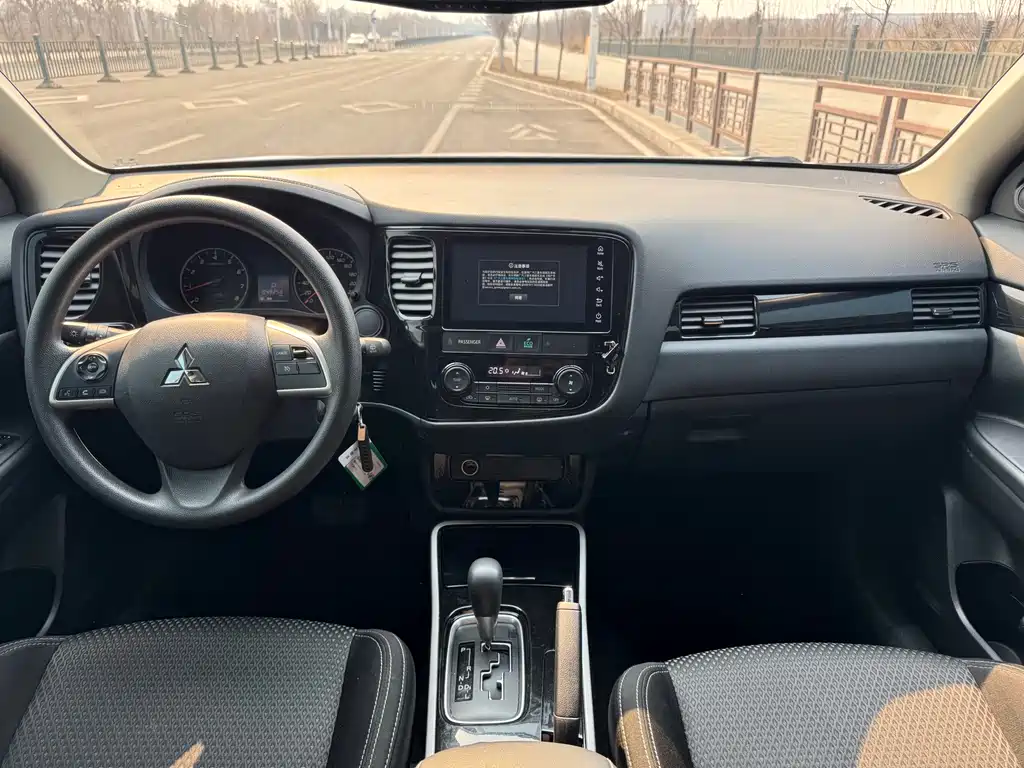 Outlander 2021 facelift 2.0L 2WD smooth version 5 seats купить на сайте DeffCars