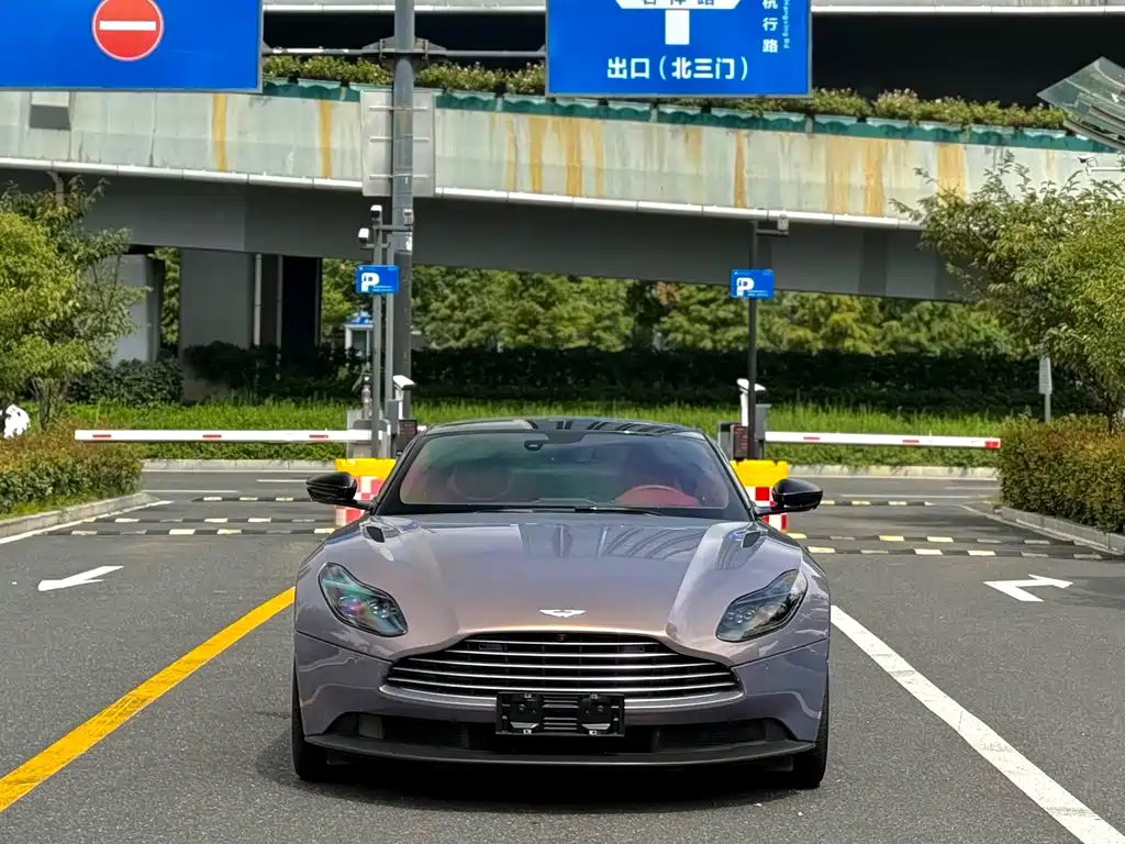 Aston Martin DB11 2022 4.0T V8 Coupe купить на сайте DeffCars