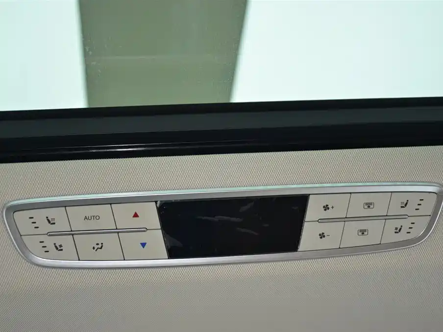 Hongqi HQ9 2023 2.0T Zhilian Flagship Edition купить на сайте DeffCars