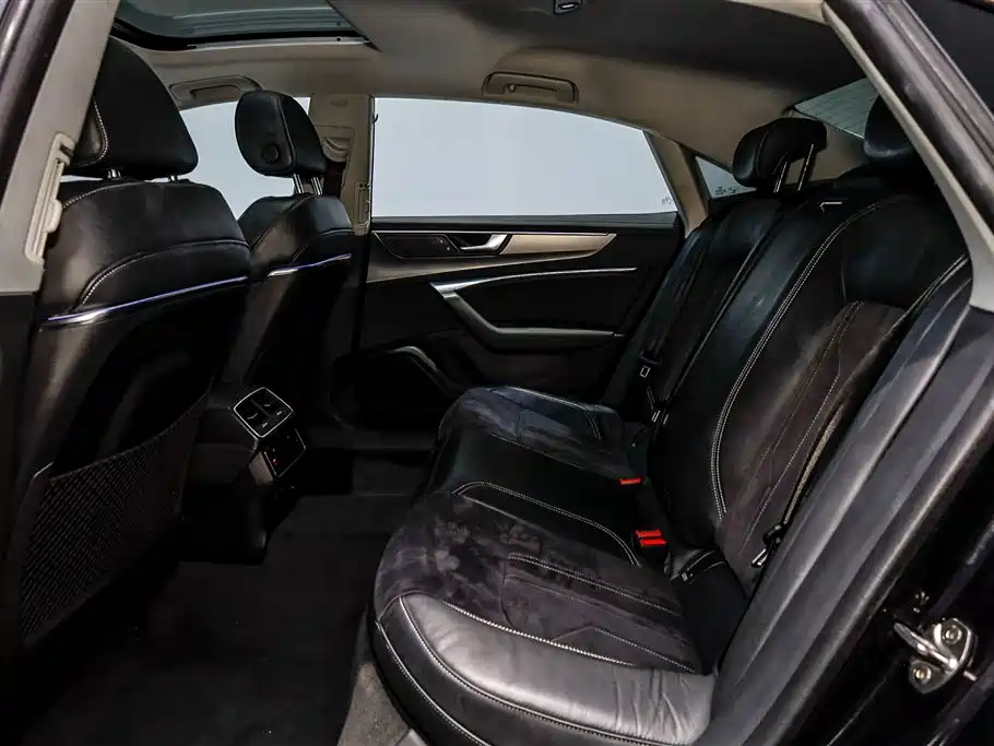 Audi A7L 2024 45TFSI S-line Dream Building Liquid Crystal Package купить на сайте DeffCars