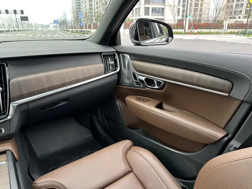 Volvo S90 2025 B5 Zhiya Luxury Edition купить на сайте DeffCars