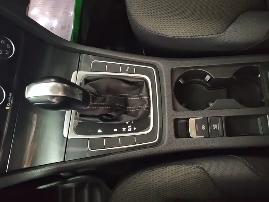 Golf 2017 1.6L automatic comfort million-unit commemorative edition купить на сайте DeffCars