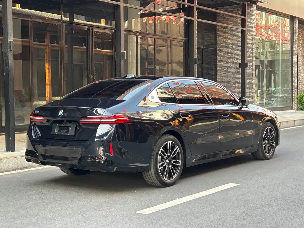 BMW 5 Series 2026 525Li M Sports Package купить на сайте DeffCars