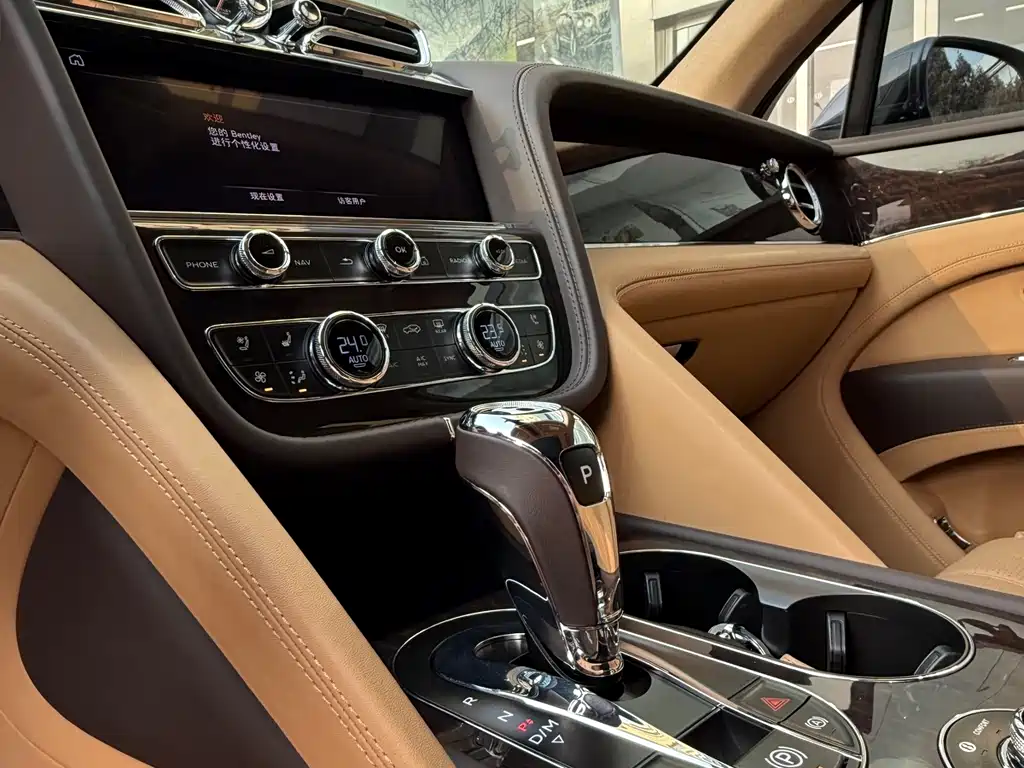 Bentayga 2024 4.0T V8 купить на сайте DeffCars