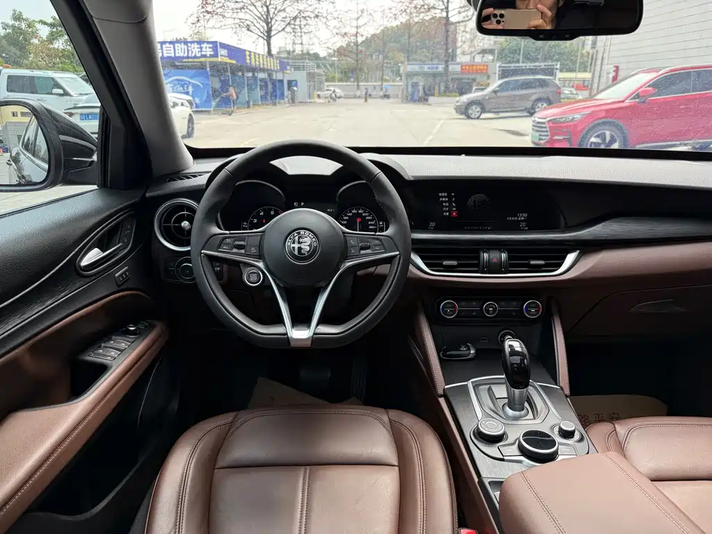 Stelvio 2017 2.0T 200HP Deluxe Edition купить на сайте DeffCars