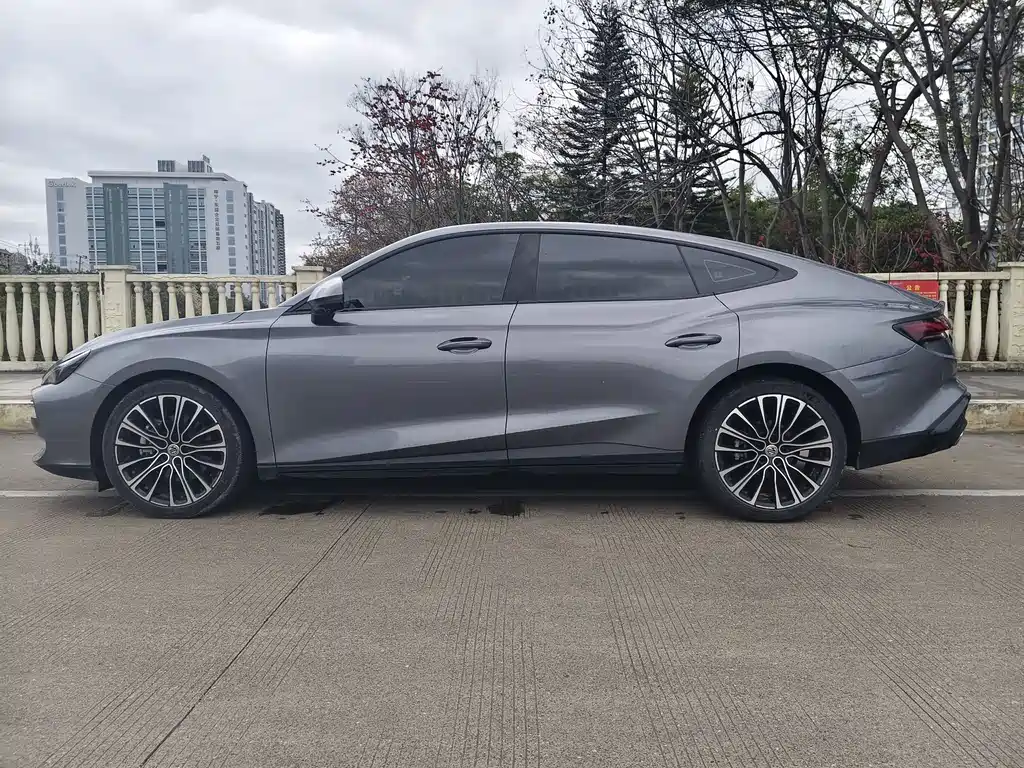 MG7 2023 2.0T Automatic Beauty Hunting Luxury Edition купить на сайте DeffCars