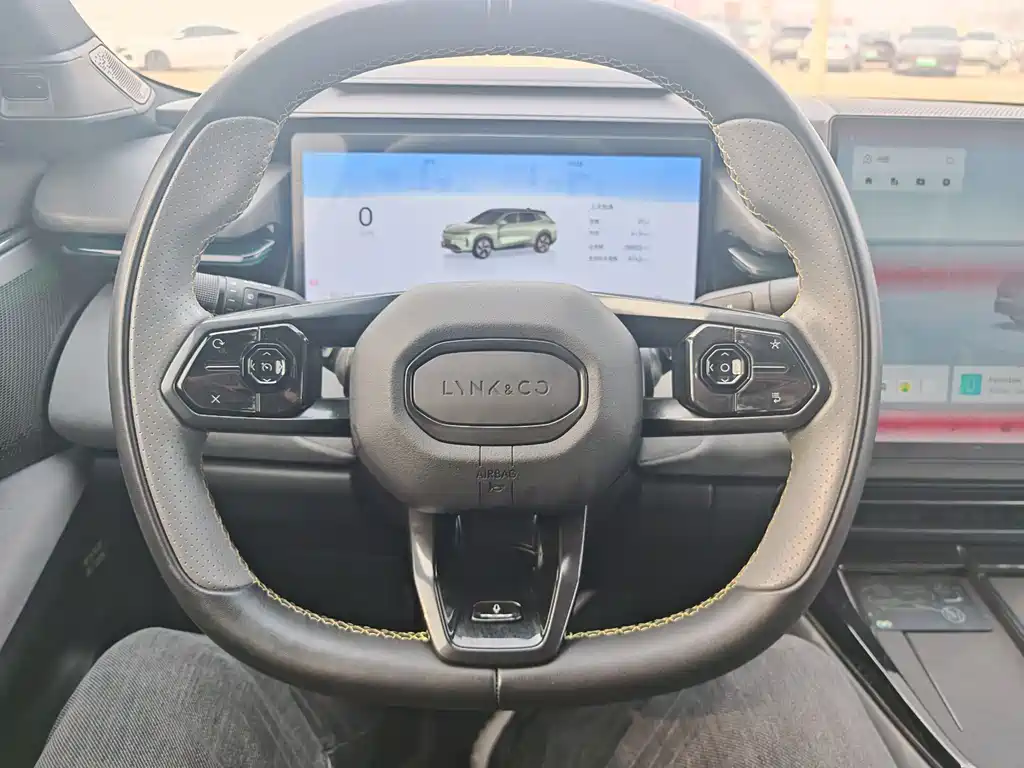 Lynk & Co 08 EM-P 2024 model 120km long range Plus купить на сайте DeffCars