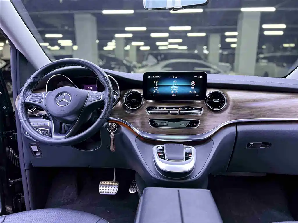 Mercedes-Benz V-Class 2021 V 260 L Long Wheelbase Luxury Edition купить на сайте DeffCars