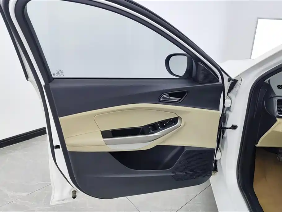 Escort 2017 facelift 1.5L manual comfort model купить на сайте DeffCars