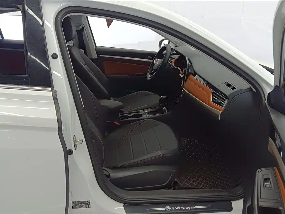 Bora 2023 200TSI DSG Smart Travel Edition купить на сайте DeffCars