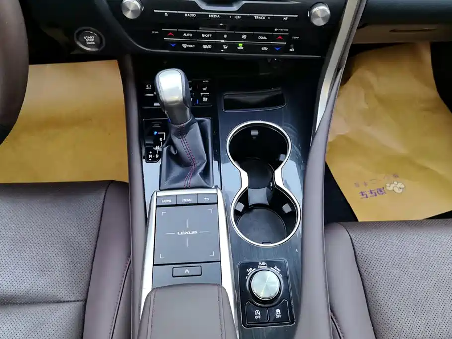Lexus RX 2020 facelift 300 four-wheel drive elegant version купить на сайте DeffCars