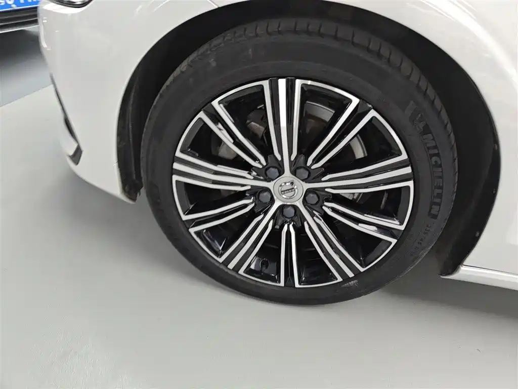 Volvo S60 2020 T4 Zhiyuan Luxury Edition купить на сайте DeffCars